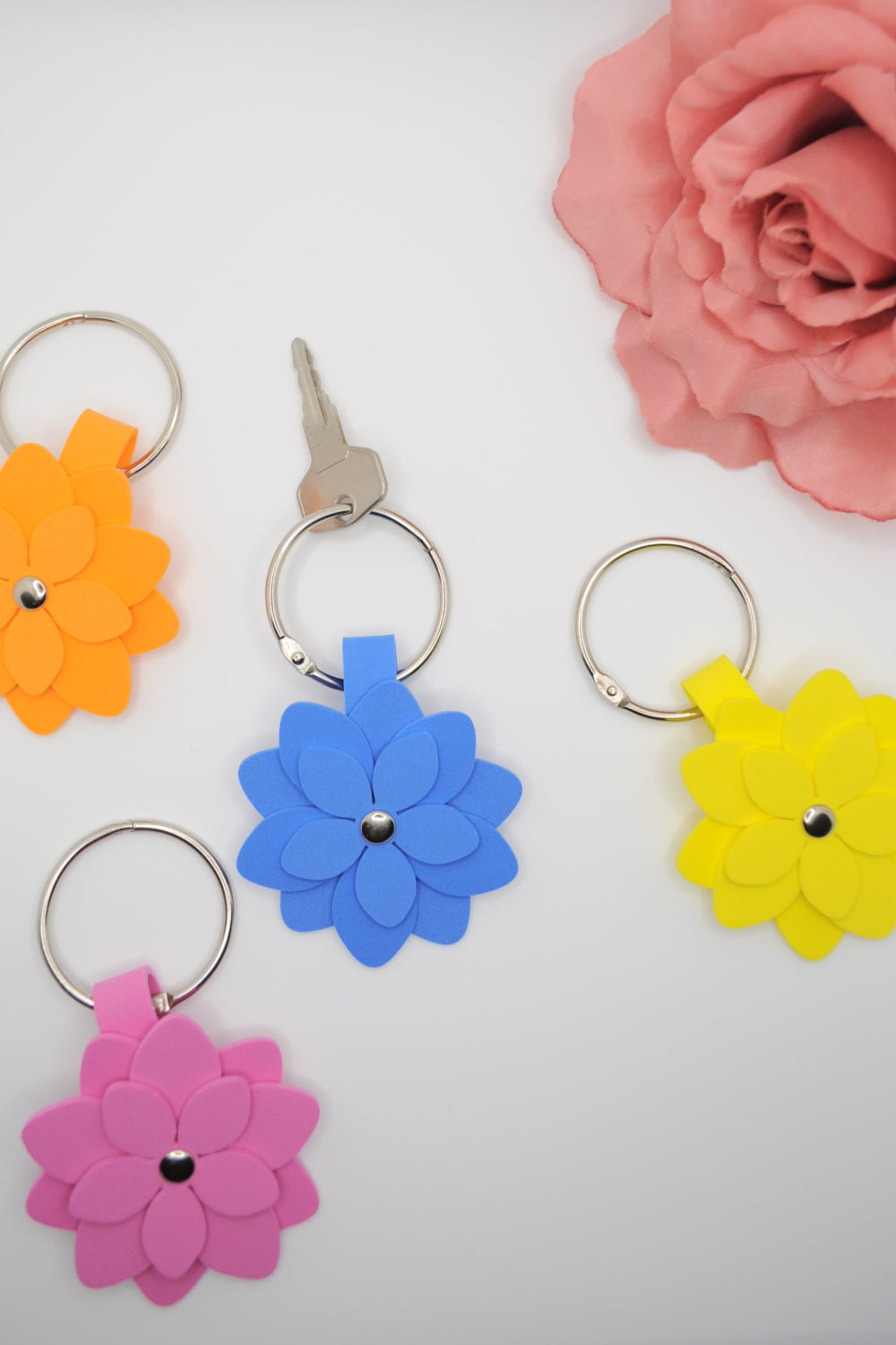 Schlüsselanhänger oder Taschen Schmuck Blume in verschiedene Farben