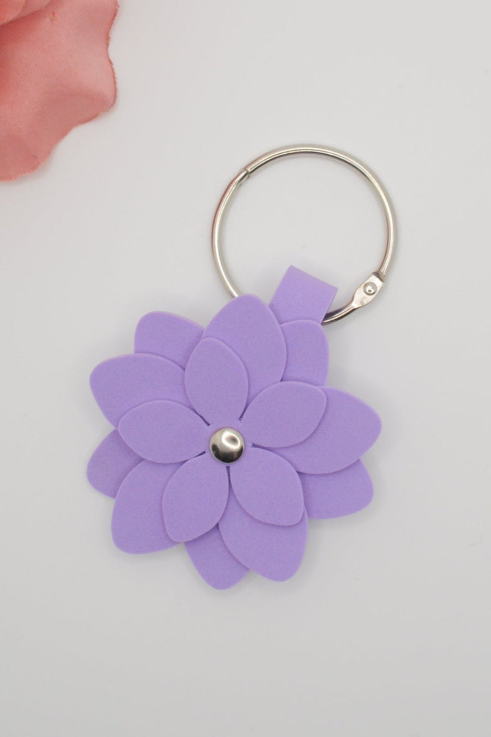 Flieder Blume als Schlüsselanhänger oder Taschen Schmuck
