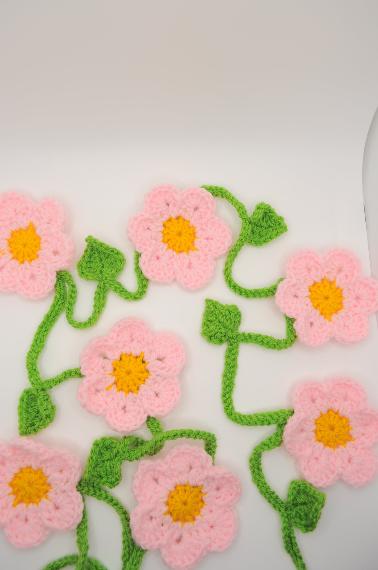 Blumengirlande "Daisy" - gehäkelte Blumenkette Dekoration