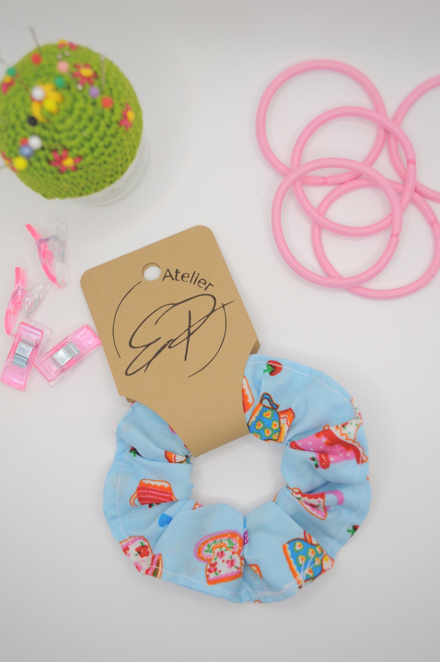 Scrunchies- Motiv Teatime in Rosa oder Blau