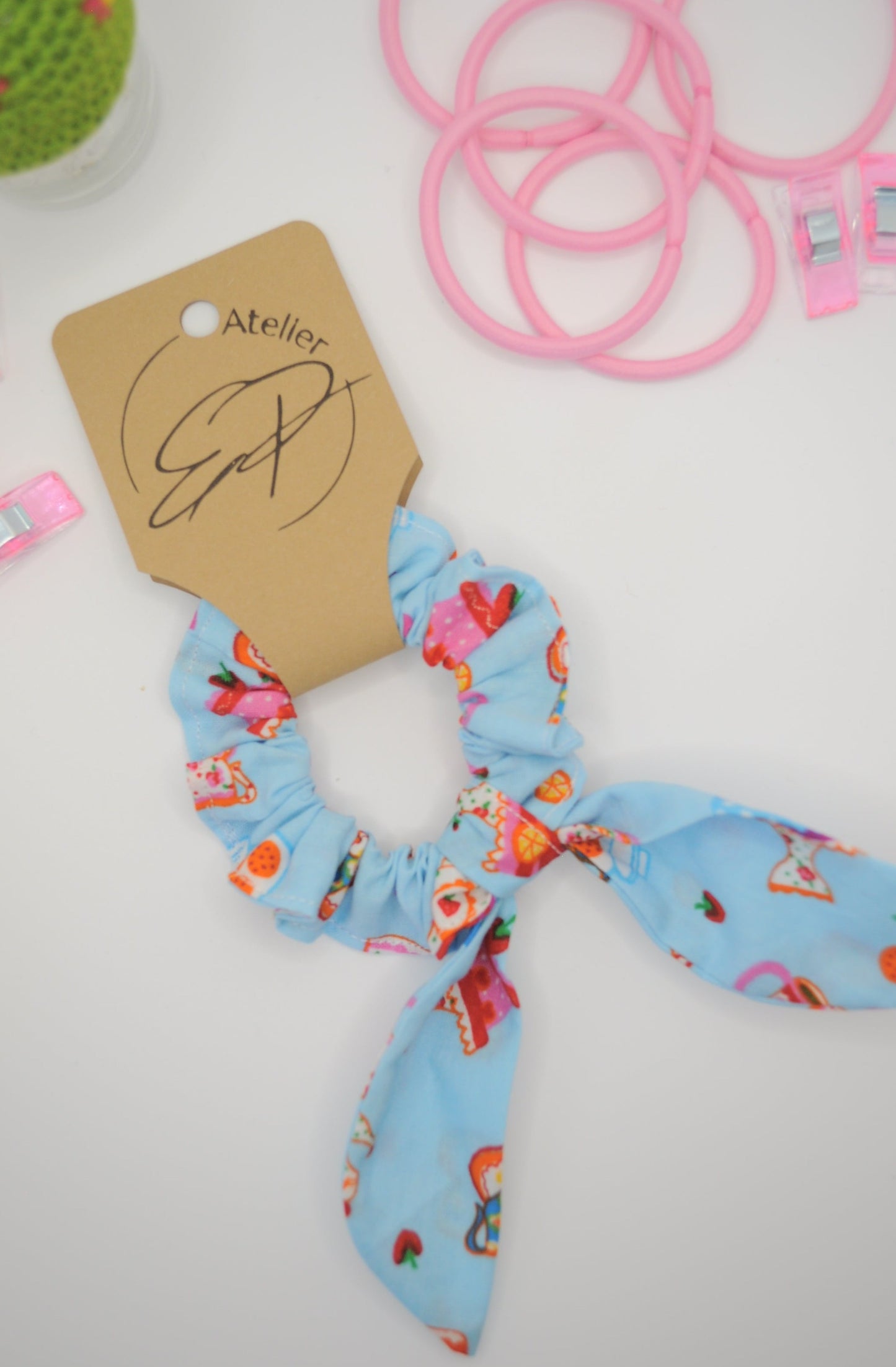 Scrunchies- Motiv Teatime in Rosa oder Blau