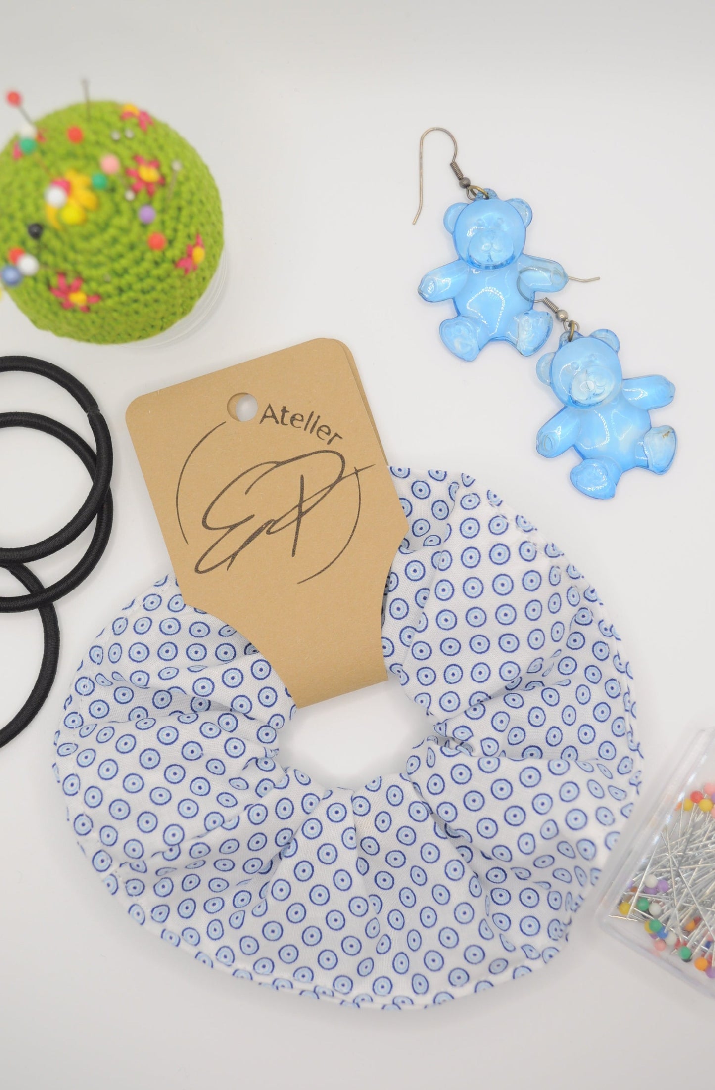 Scrunchies- Dots in Weiß oder Blau