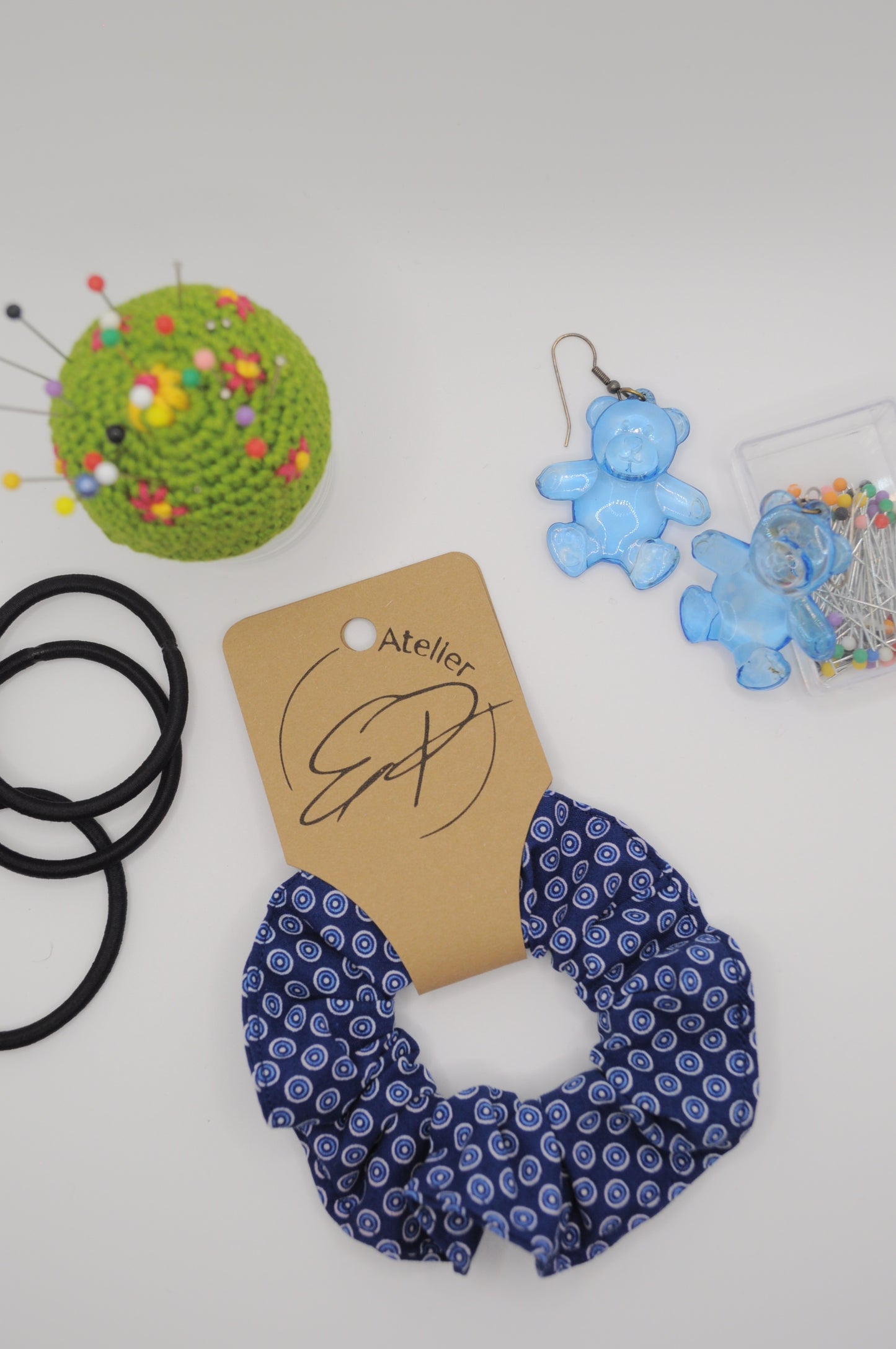 Scrunchies- Dots in Weiß oder Blau