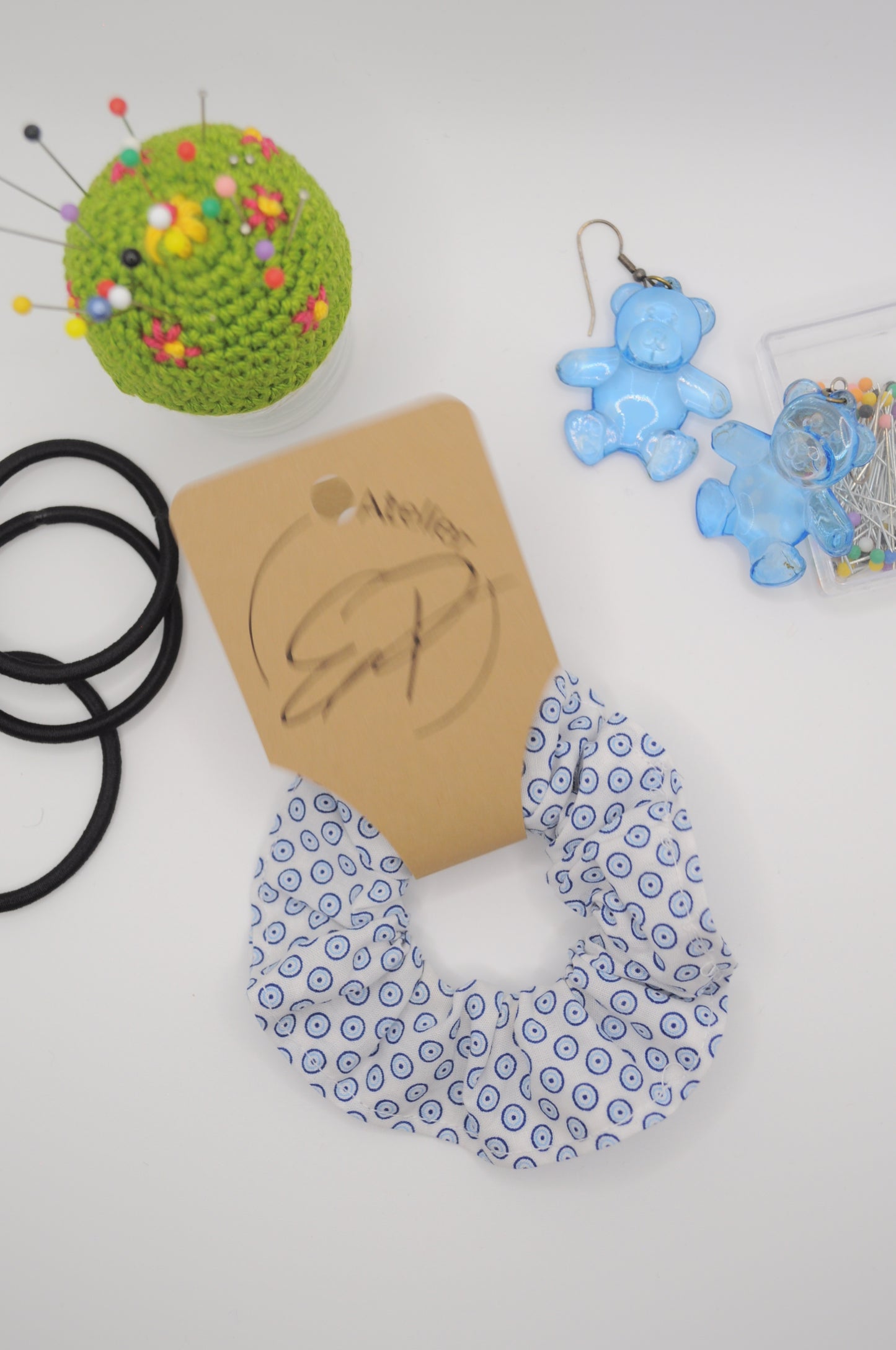 Scrunchies- Dots in Weiß oder Blau