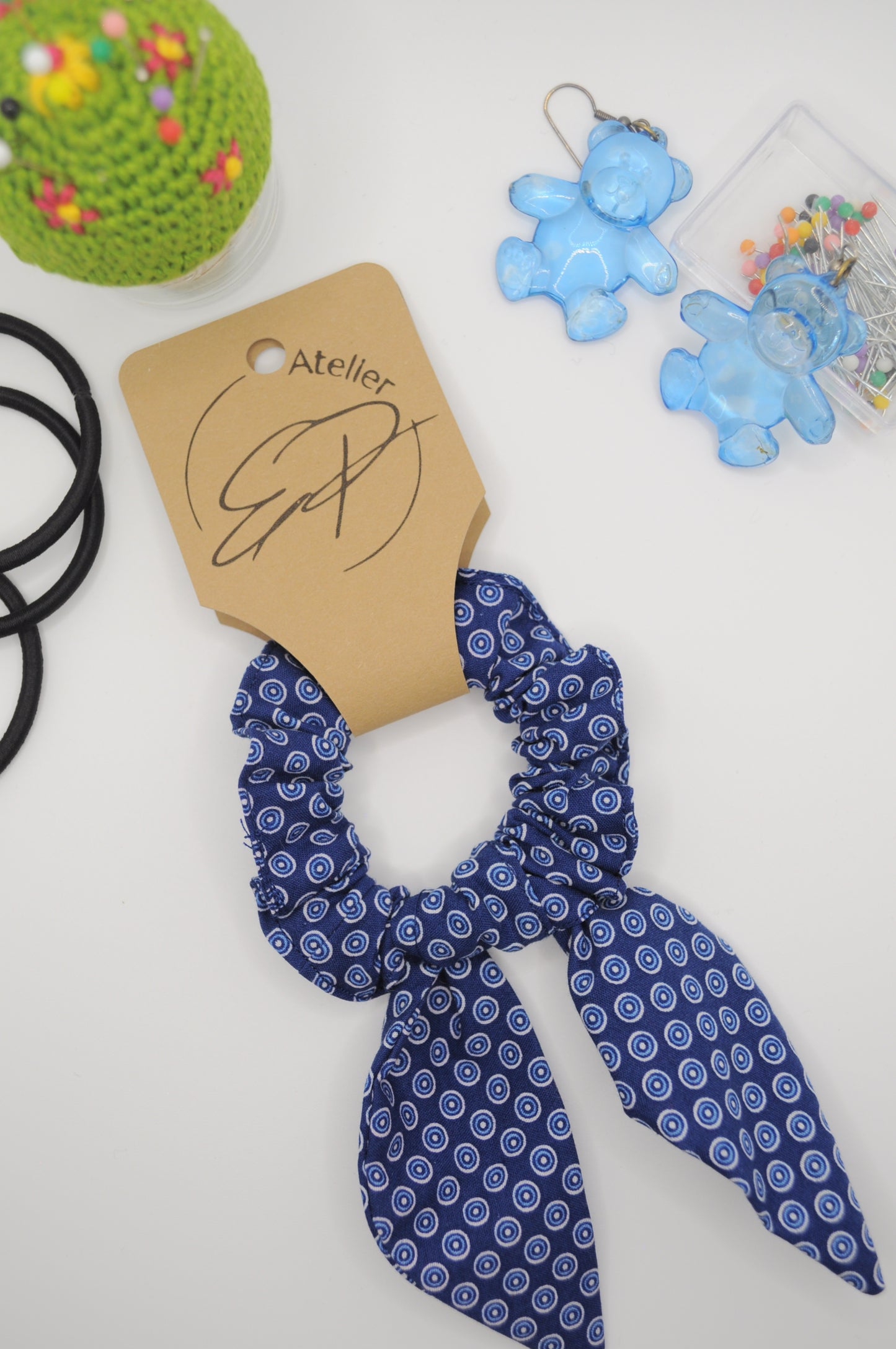 Scrunchies- Dots in Weiß oder Blau