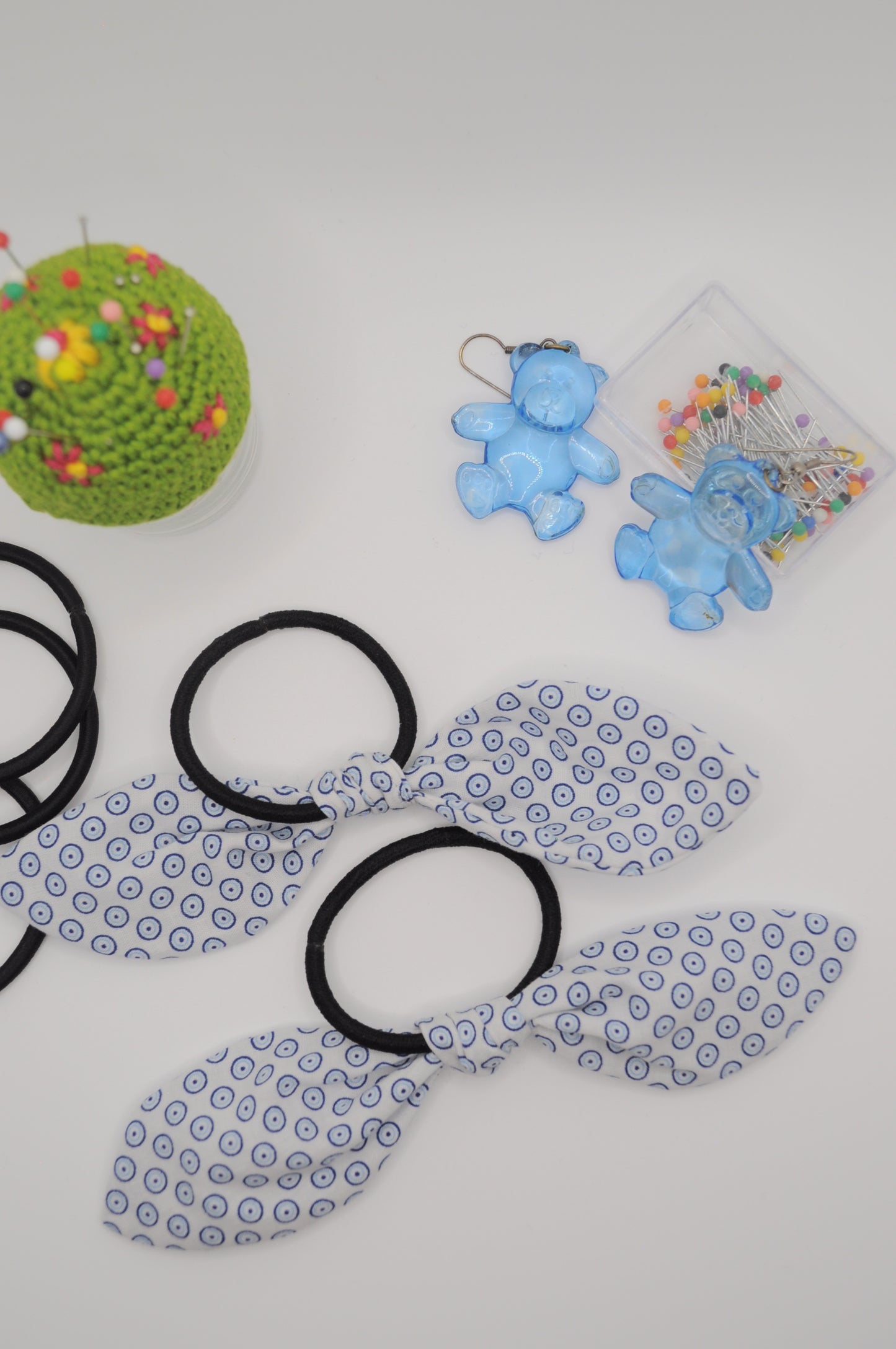 Scrunchies- Dots in Weiß oder Blau