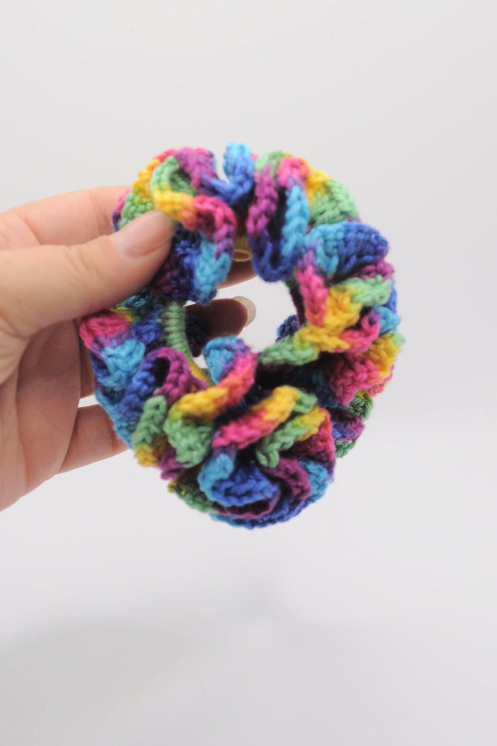 Gehäkeltes buntes Scrunchie
