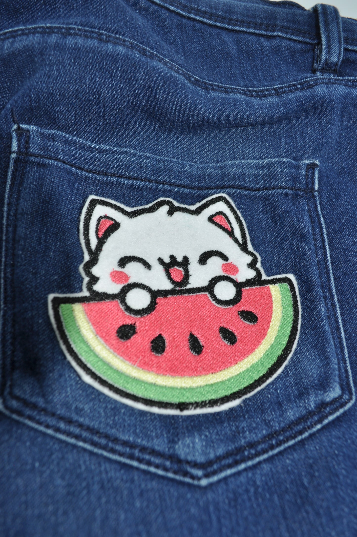 Patch oder Flicken Weiße Katze mit Wassermelone zum aufnähen oder aufbügeln