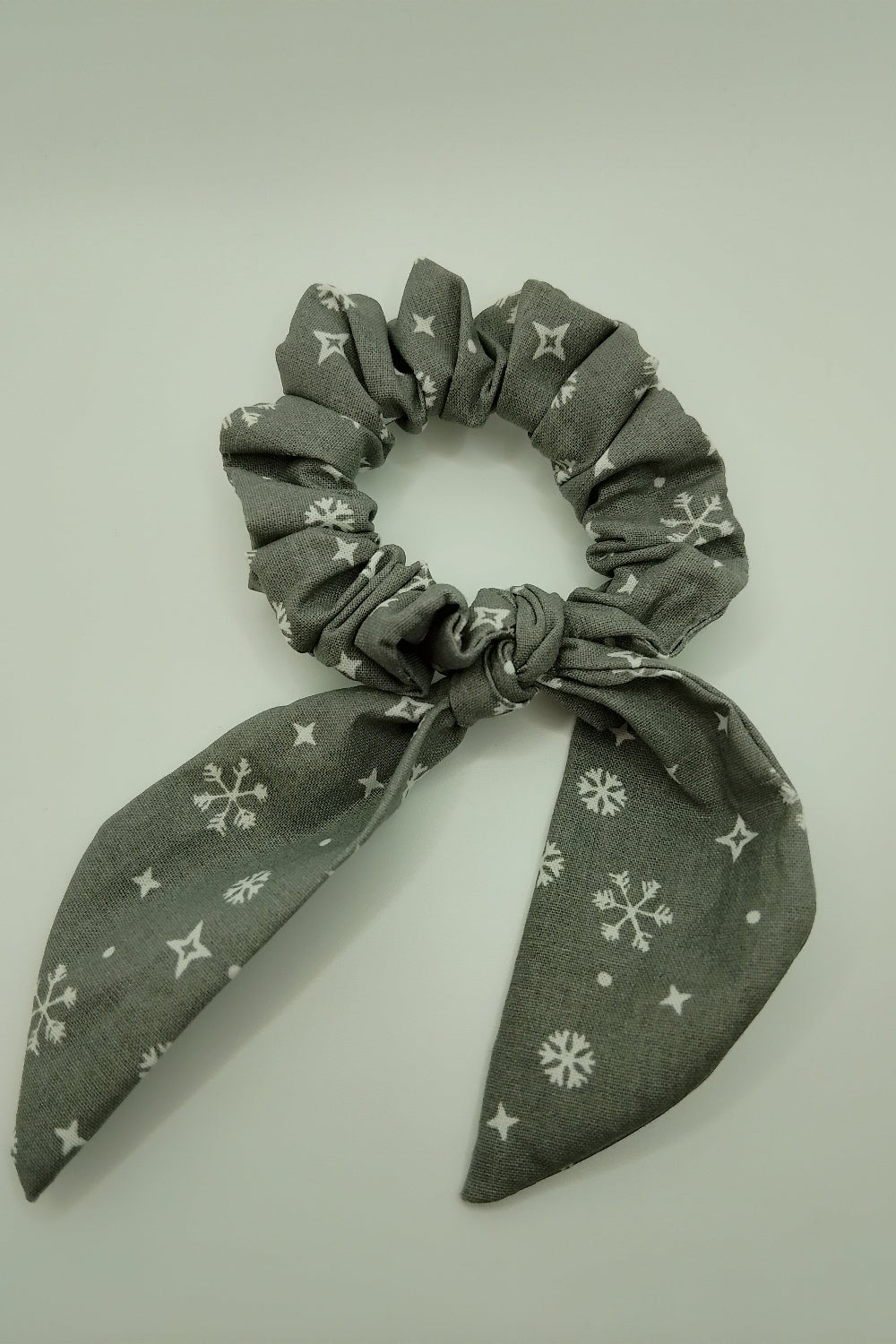 Scrunchies - Schneeflocken in Grau
