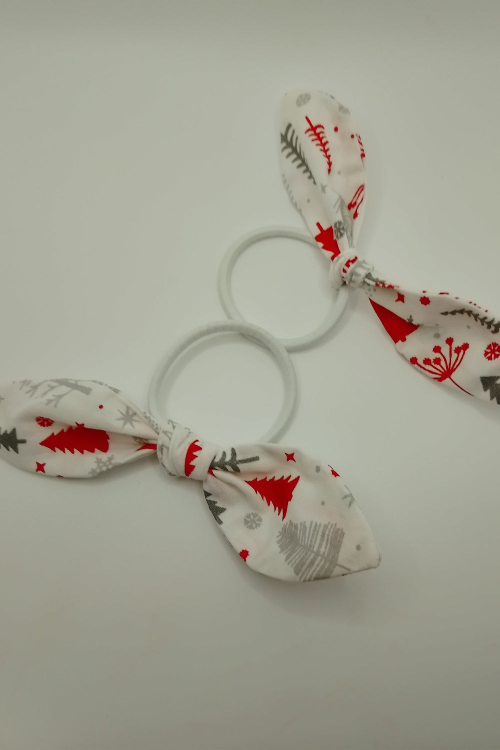 Scrunchies - Weihnachtsbaum in rot und grau