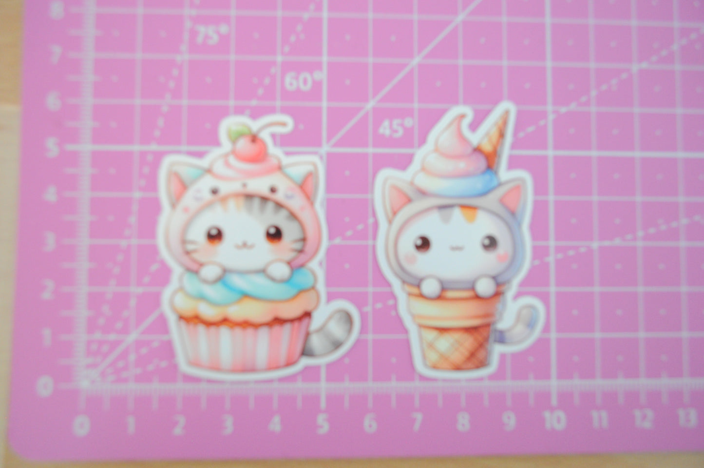 Aufkleber von süße Katzen verkleidet als Essen - Cupcake und Eis