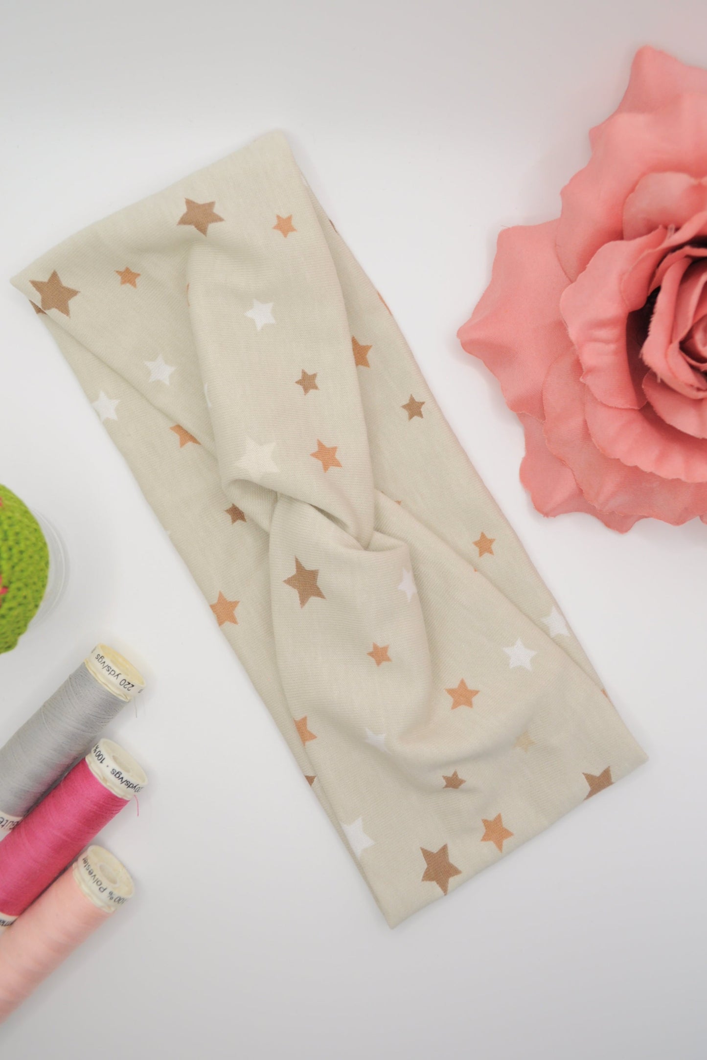 Baumwolle Jersey Haarband mit Twist, beige mit goldbraune Sterne