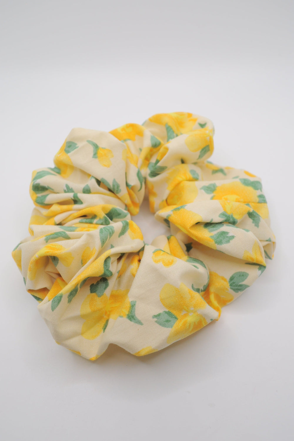 Großes Baumwolle Scrunchie mit Muster Gelbe Rosen