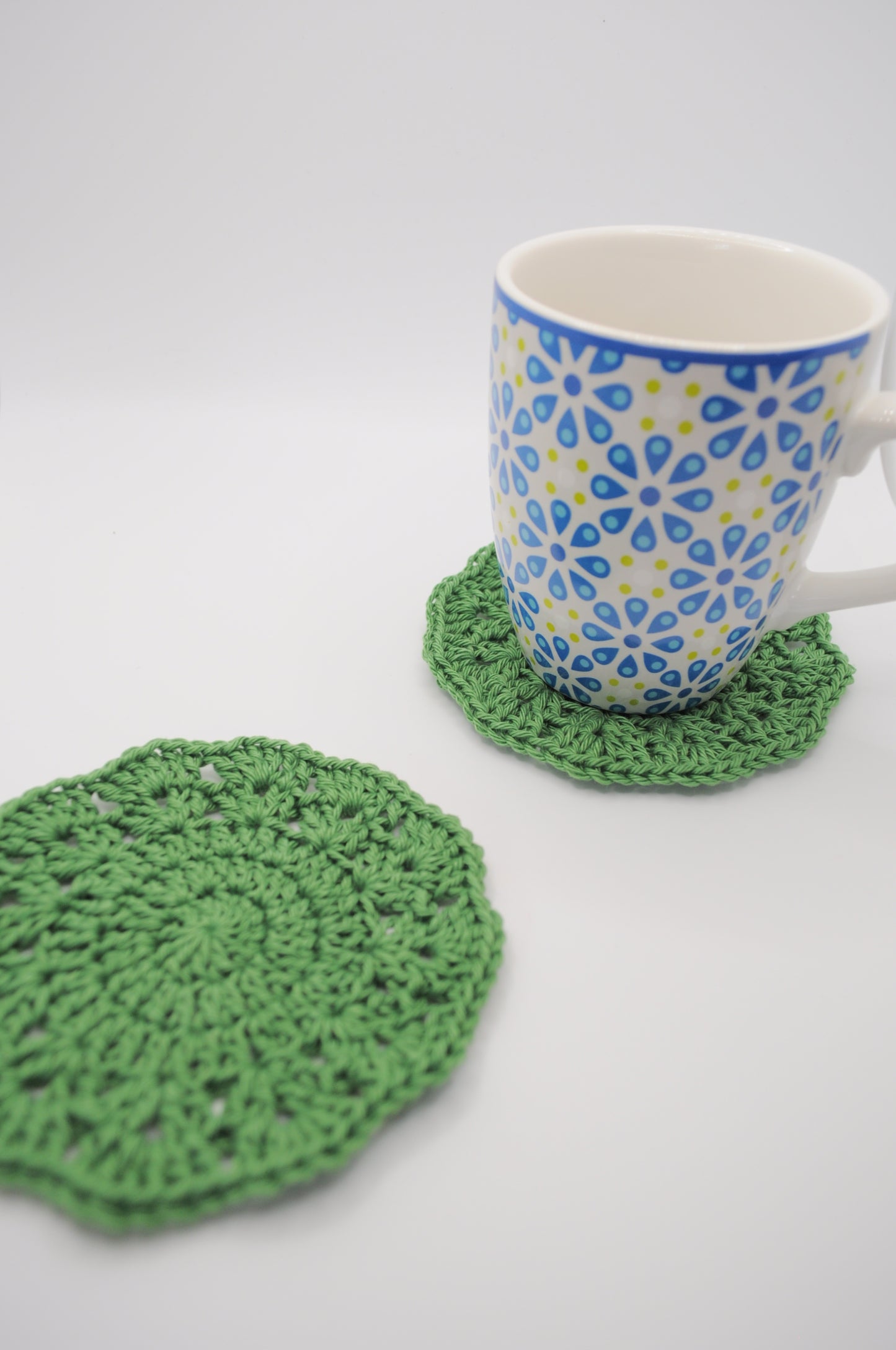 Gehäkelte Runde Untersetzer für Kaffee oder Teetasse in Grün aus Baumwolle