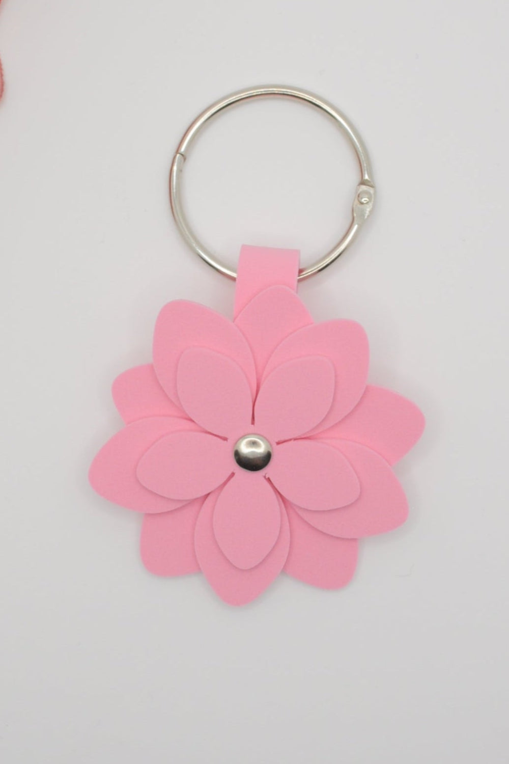 Zart Rosa Blume als Schlüsselanhänger oder Taschen Schmuck 