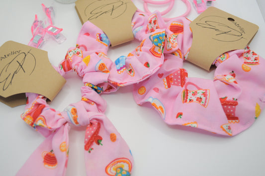 Scrunchies- Motiv Teatime in Rosa oder Blau