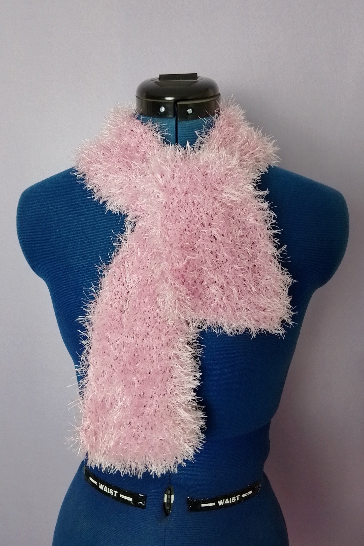 Zartrosa kuschelschal extra kurz