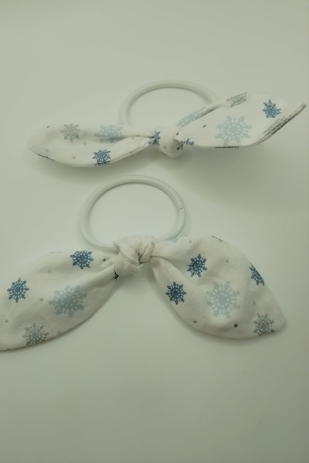 Scrunchies - Schneeflocken in Blau