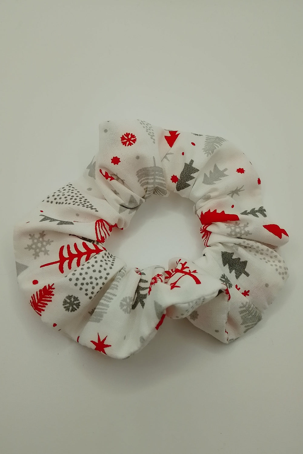 Scrunchies - Weihnachtsbaum in rot und grau