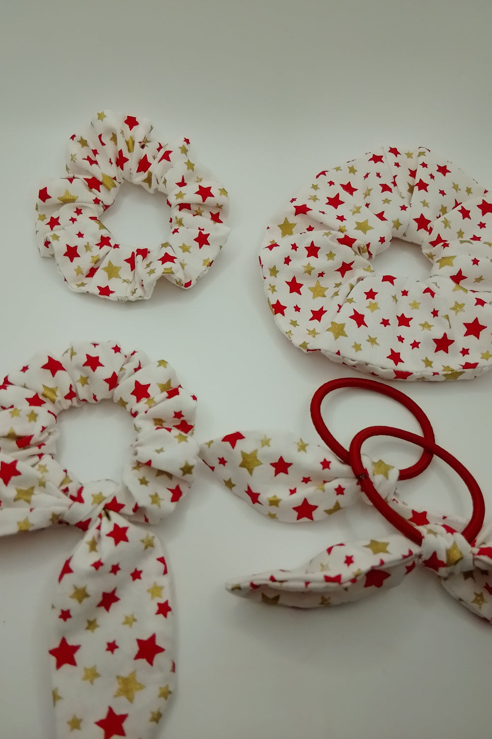 Scrunchies - Sterne in rot und gold