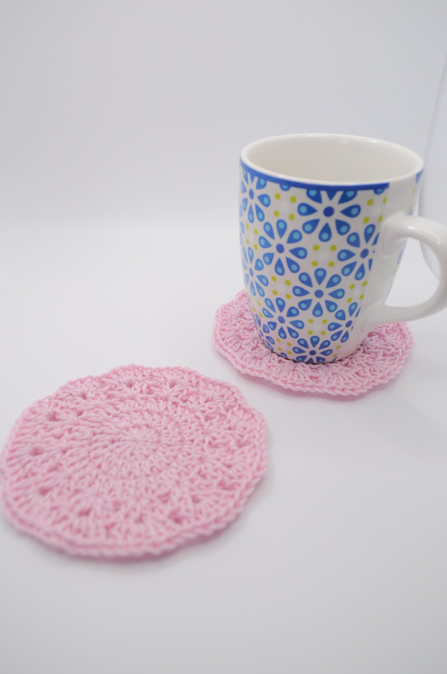 Gehäkelte Runde Untersetzer für Kaffee oder Teetasse in Zart Pink aus Baumwolle