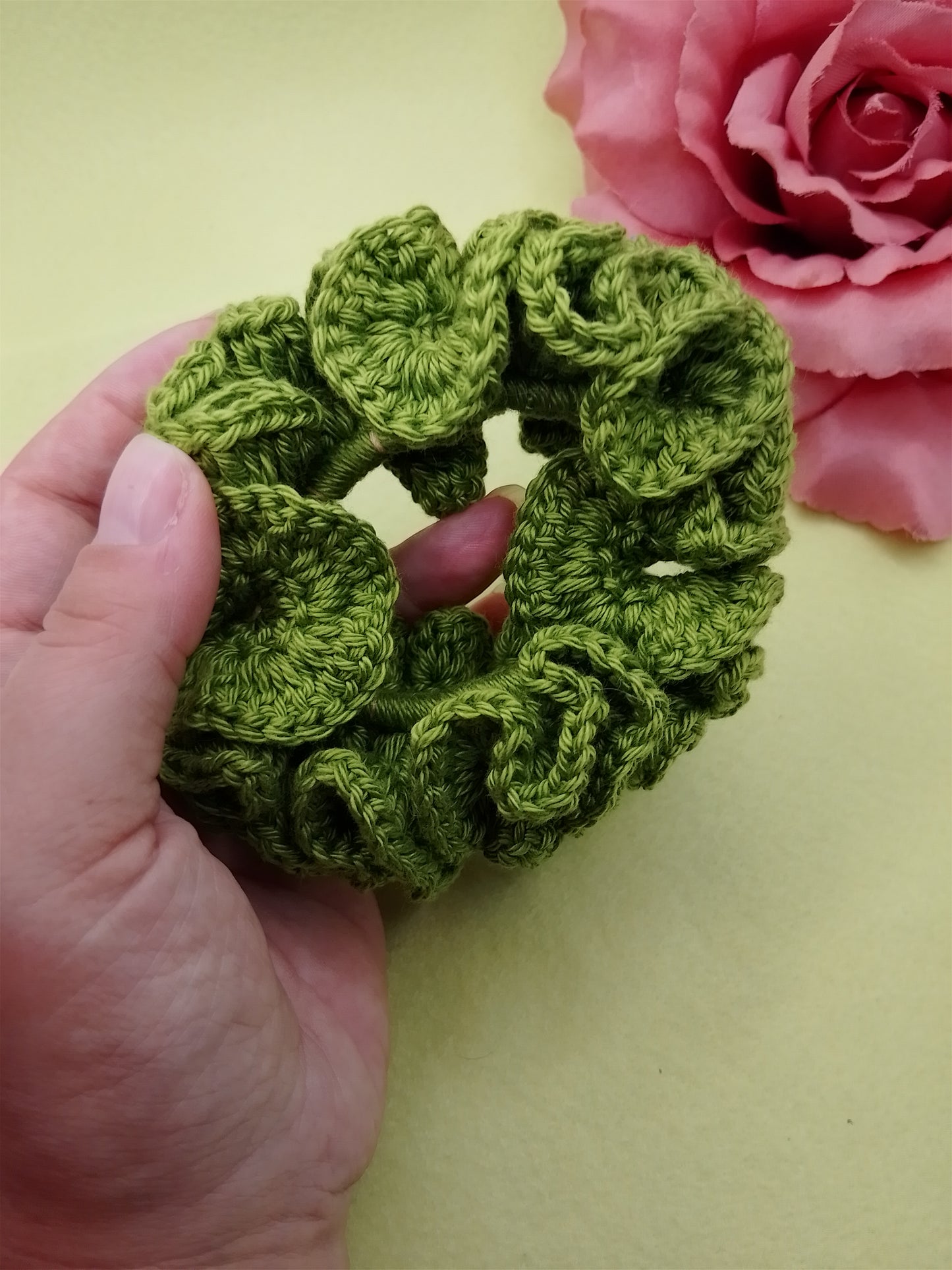 Large Ruffle - gehäkelte Scrunchie - Grasgrün