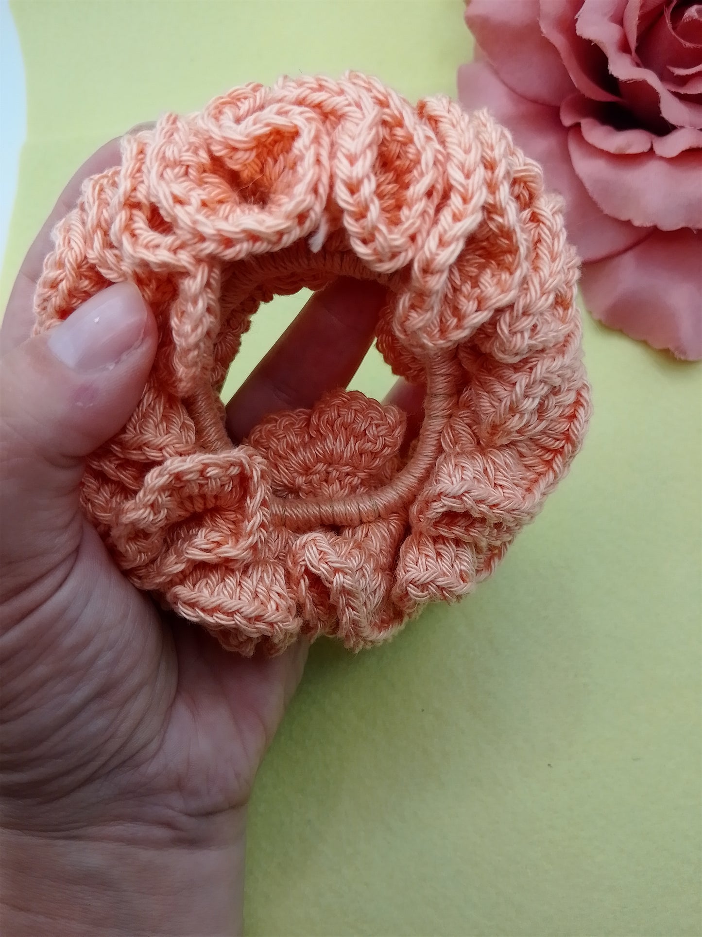Large Ruffle - gehäkelte Scrunchie - Apricot rosa