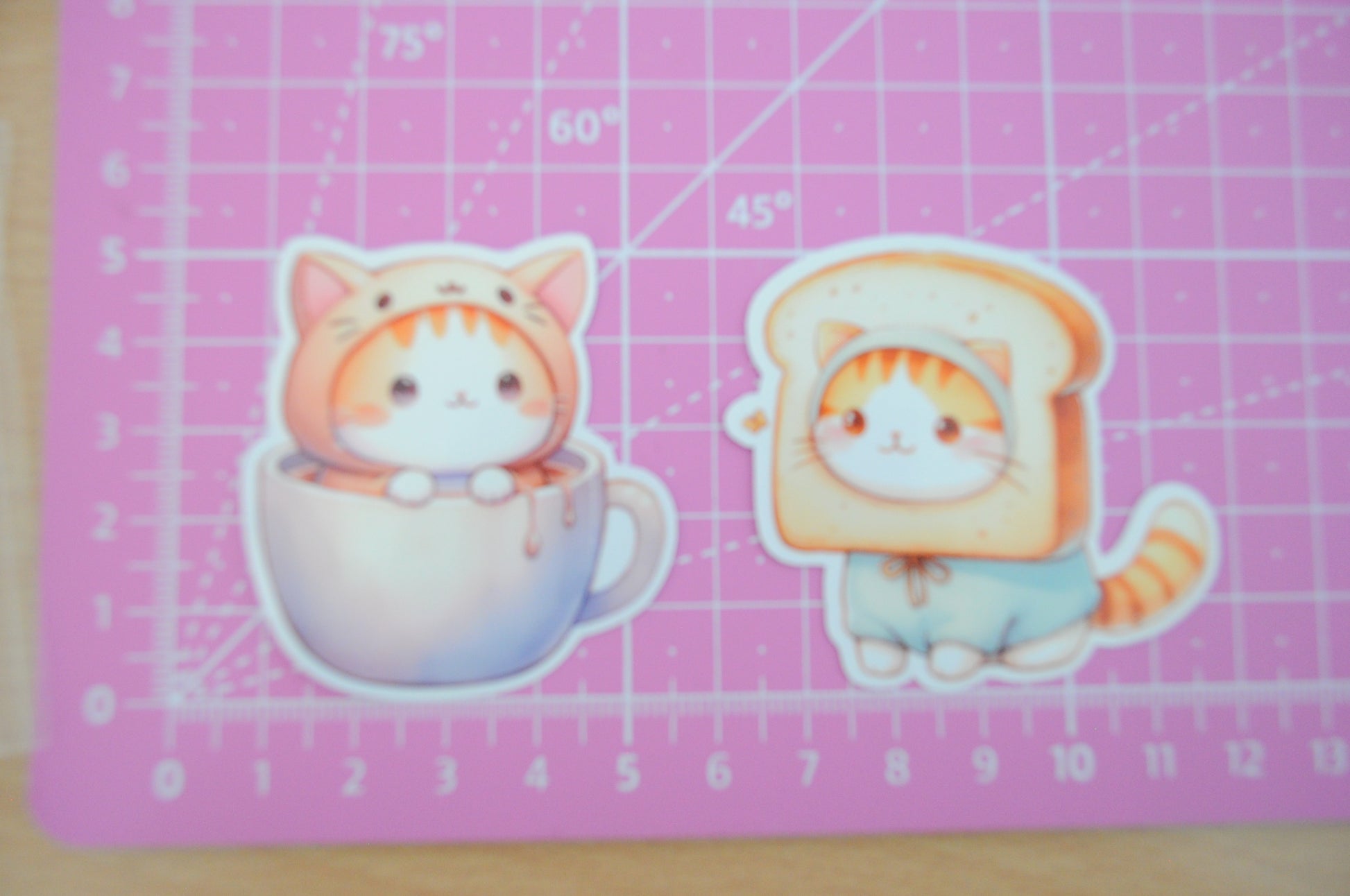 Aufkleber von süße Katzen verkleidet als Essen -  kaffee und toast